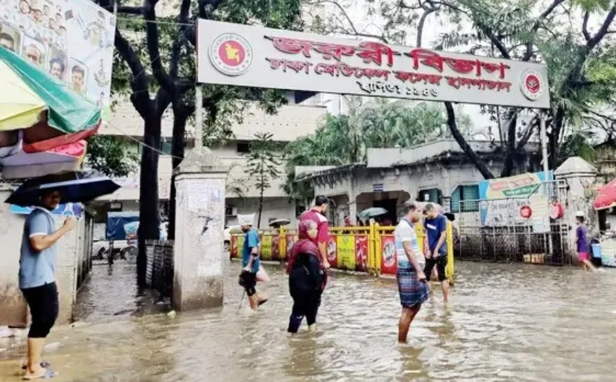 পানিবদ্ধতায় ঢামেক জরুরি বিভাগে রোগী কমেছে ২০ শতাংশ