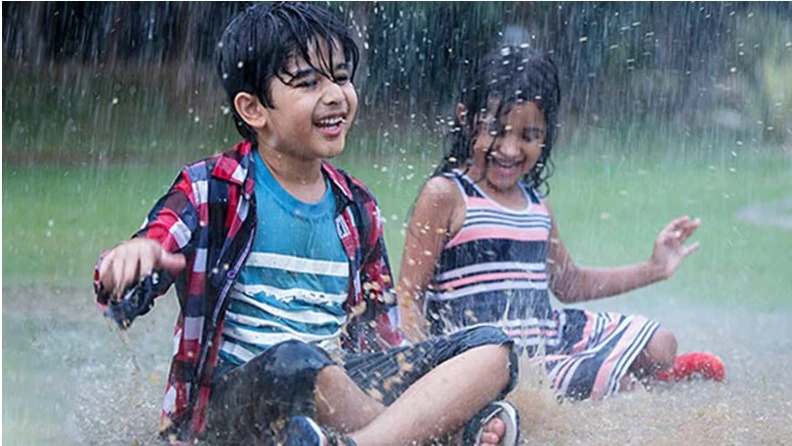 বর্ষায় শিশুদের সুস্থ রাখতে যে খাবারগুলো এড়িয়ে চলবেন