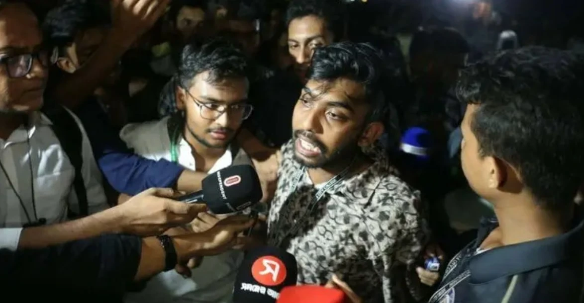 দশ ঘণ্টা পর রাজপথ ছাড়লেন এইচএসসি পরীক্ষার্থীরা