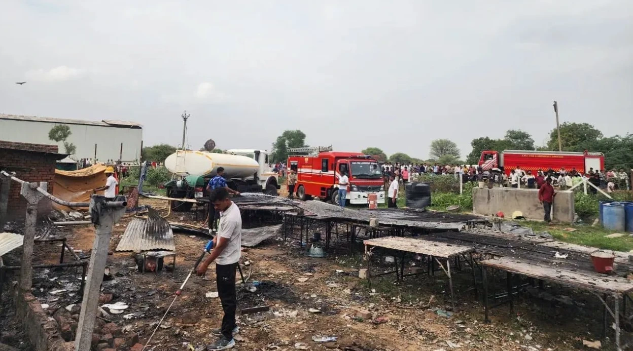 গুজরাটে অবৈধ আতশবাজি কারখানায় বিস্ফোরণে নিহত ৮ প্রধানমন্ত্রীর ক্ষতিপূরণ ঘোষণা