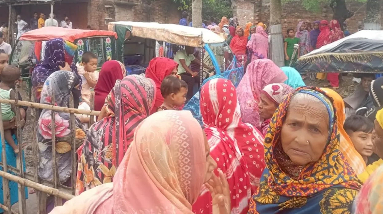 চাঁপাইনবাবগঞ্জে বিদ্যুৎস্পৃষ্ট হয়ে একই পরিবারের তিনজন নিহত