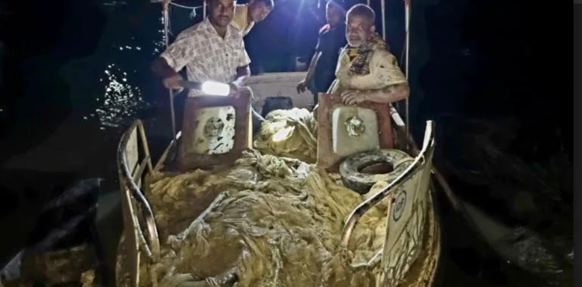 হালদা থেকে ৬ হাজার মিটার অবৈধ জাল জব্দ