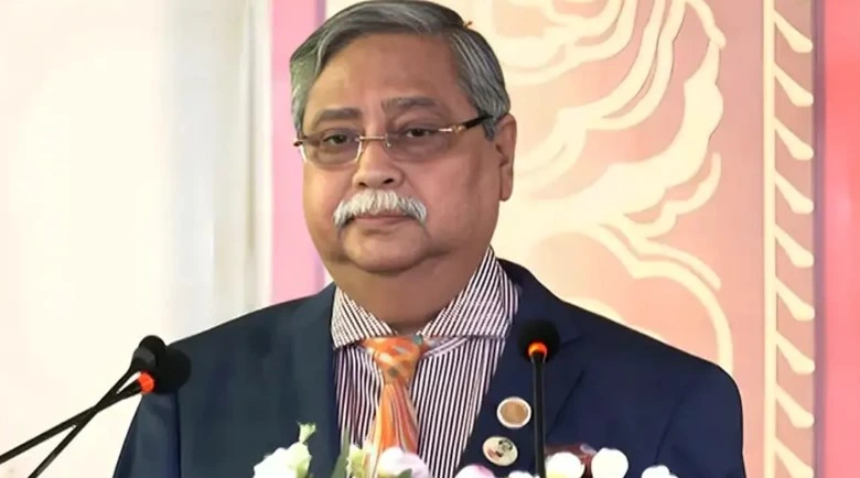 পদত্যাগের পর স্ত্রীসহ সিঙ্গাপুরে চিকিৎসার জন্য যেতে পারেন রাষ্ট্রপতি