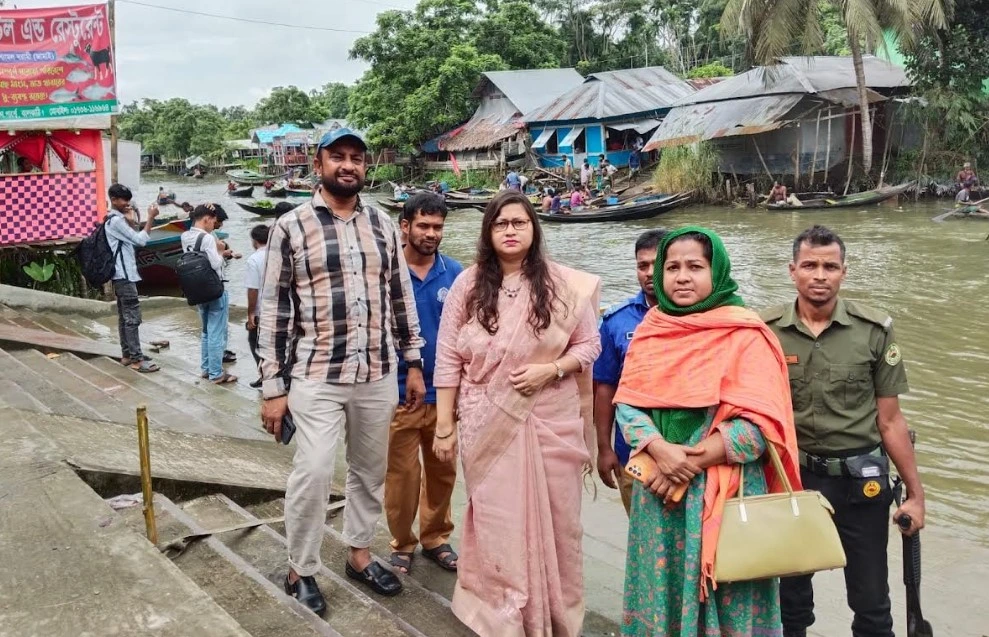 ভাসমান পেয়ারা বাজারে সাউন্ড সিস্টেম ও ডিজে ব্যবহার বন্ধে প্রশাসনের নজরদারি