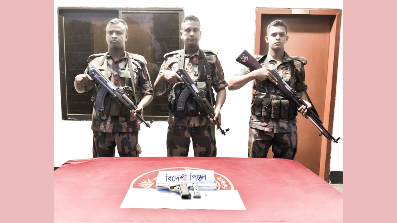বেনাপোলে বিদেশী পিস্তল ও গুলিসহ অস্ত্র উদ্ধার
