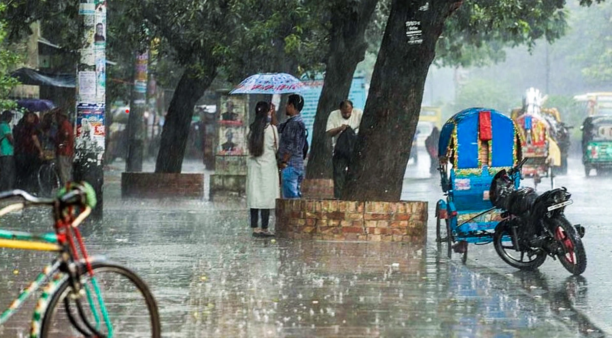 চার বিভাগে তুলনামূলক বেশি বৃষ্টির আভাস, ভারী বর্ষণের সতর্কতা