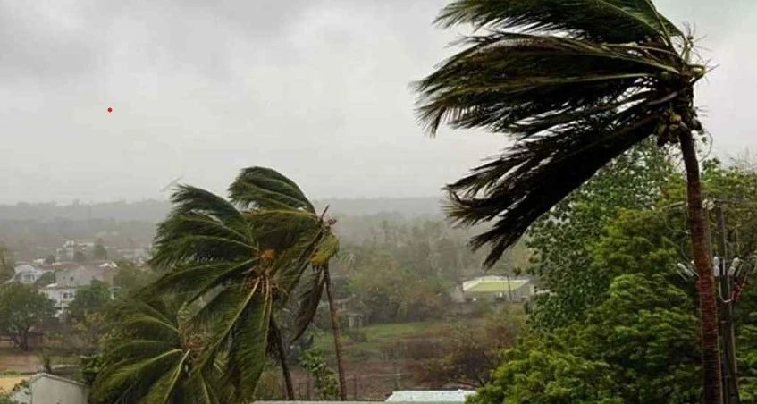 ১৯ জেলায় ৬০ কিমি বেগে ঝড়ের পূর্বাভাস, টানা বৃষ্টি আরও ৫ দিন