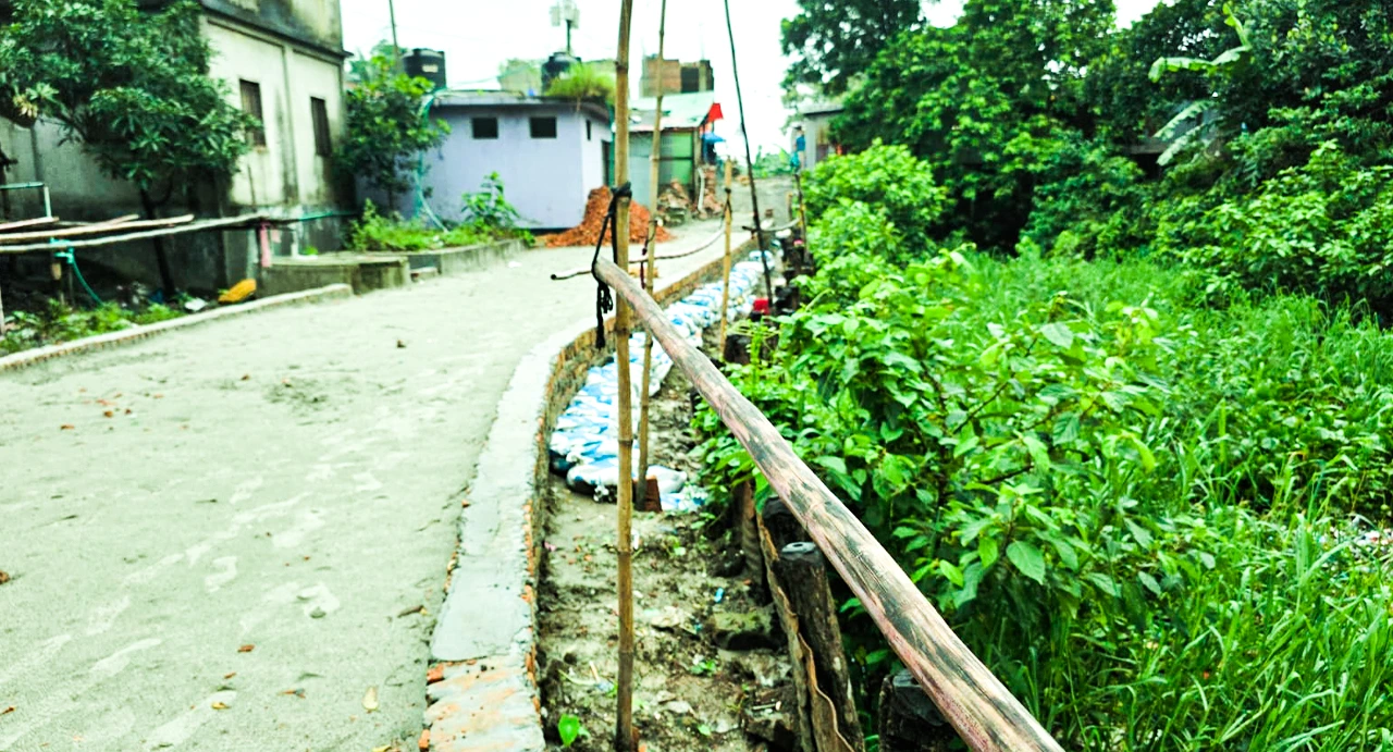 রূপগঞ্জে খাল দখলের অভিযোগ: ইউপি চেয়ারম্যানের বিরুদ্ধে তদন্তের দাবি