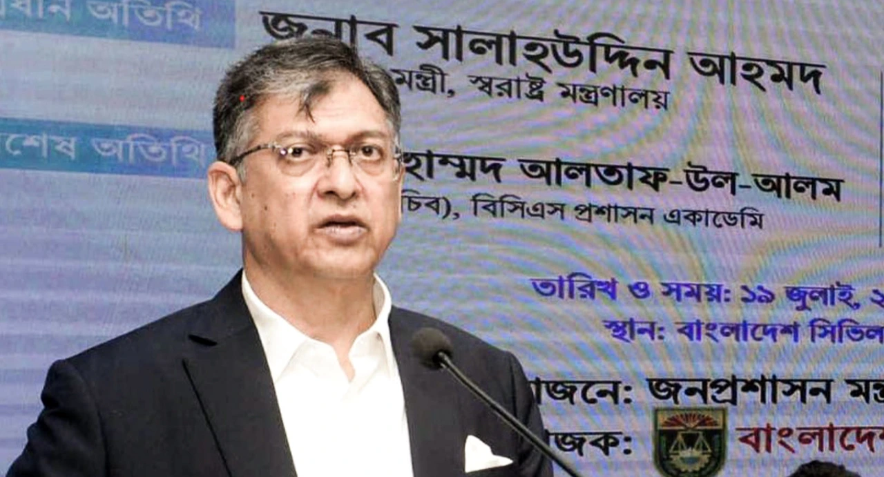 রাজনৈতিক নিরপেক্ষতায় জনসেবার আহ্বান স্বরাষ্ট্রমন্ত্রীর