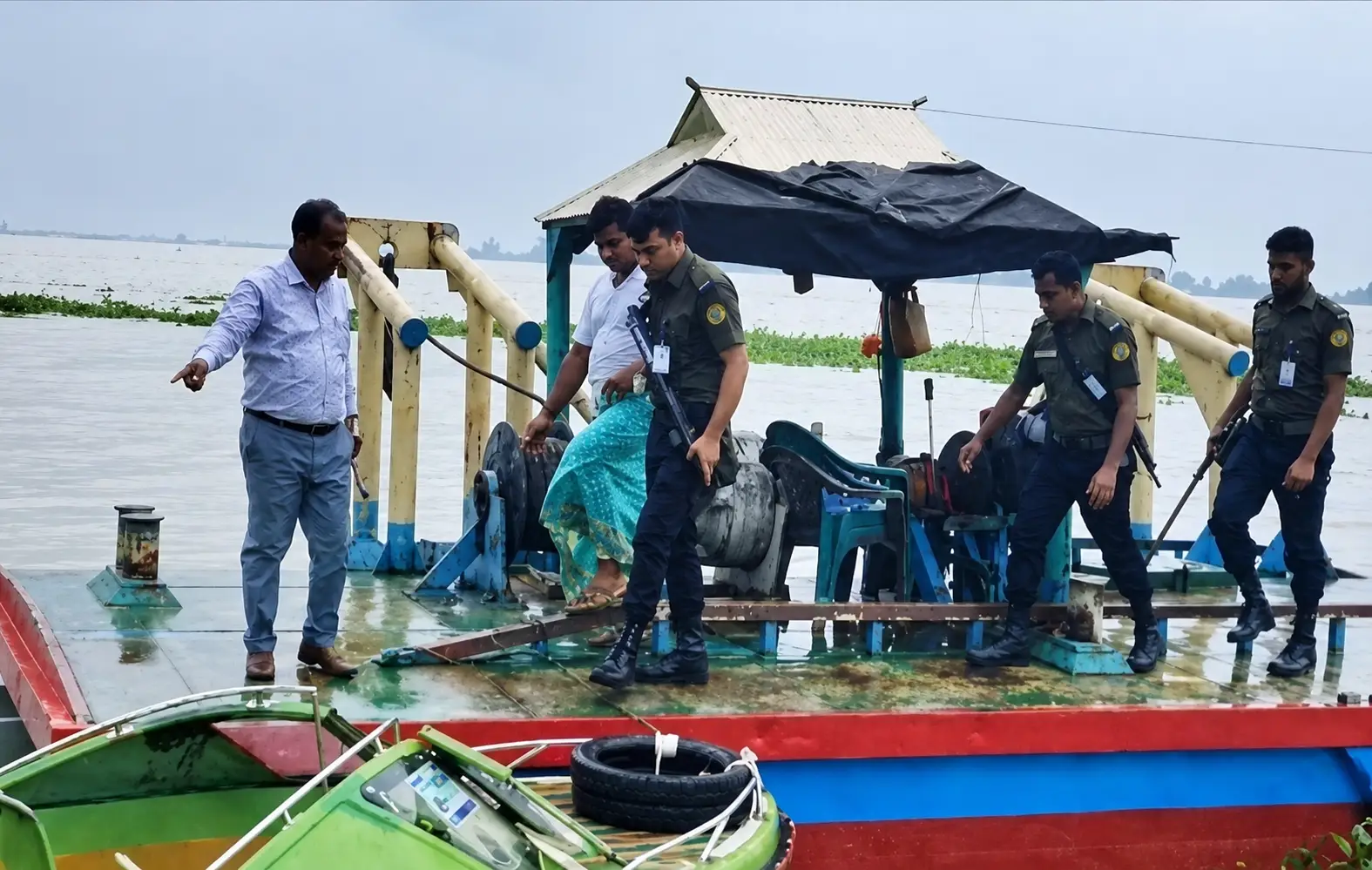 অবৈধ বালু উত্তোলনের দায়ে ২ ব্যবসায়ীকে জরিমানা