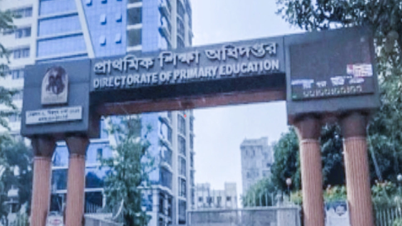 সিরাজগঞ্জে শিক্ষিকা ছুটি নিয়ে অস্ট্রেলিয়া: শিক্ষা প্রশাসনে তোলপাড়